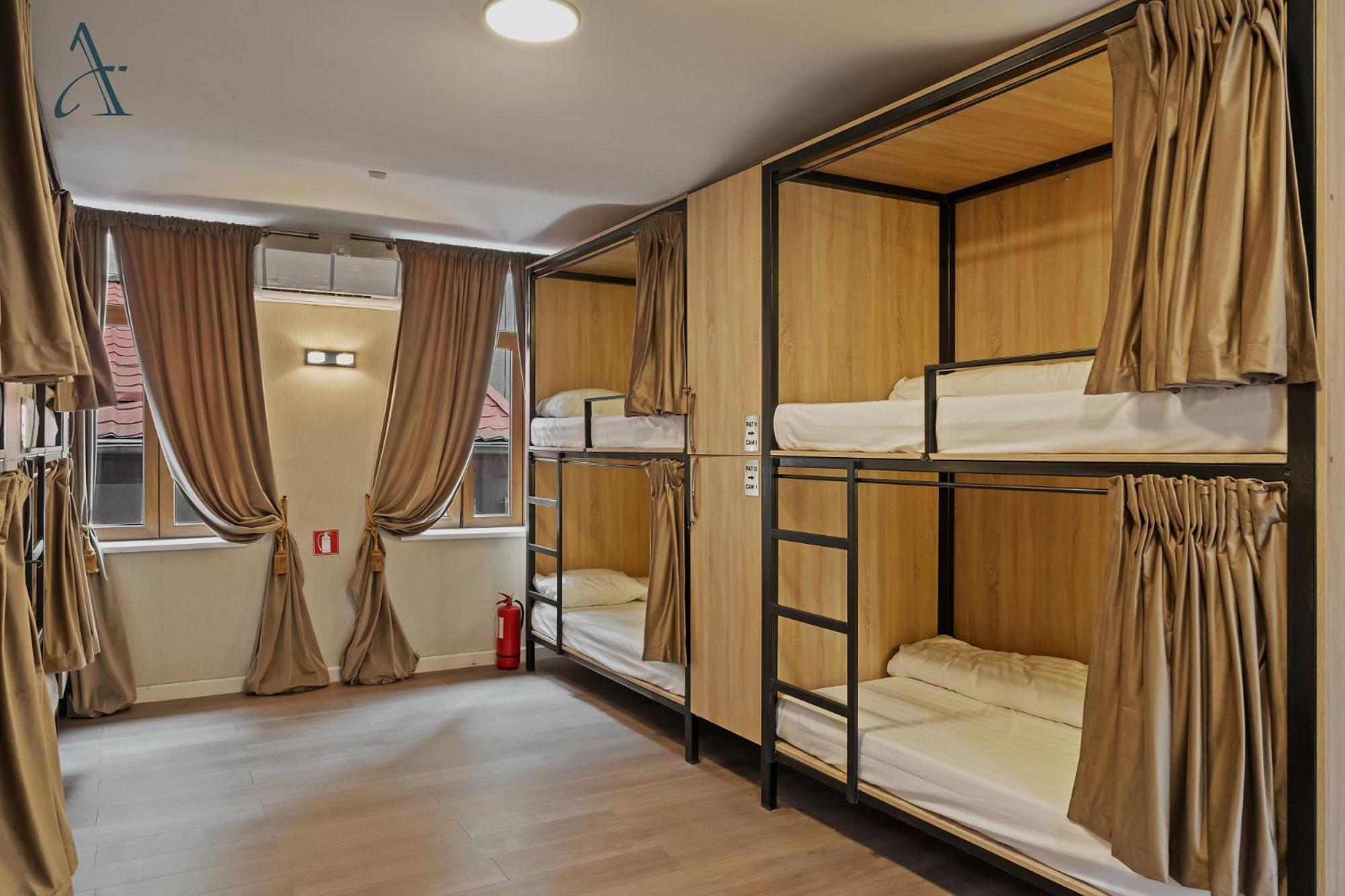 Ramana Garden Hostel - Self-Service Accommodation Бухарест Екстер'єр фото